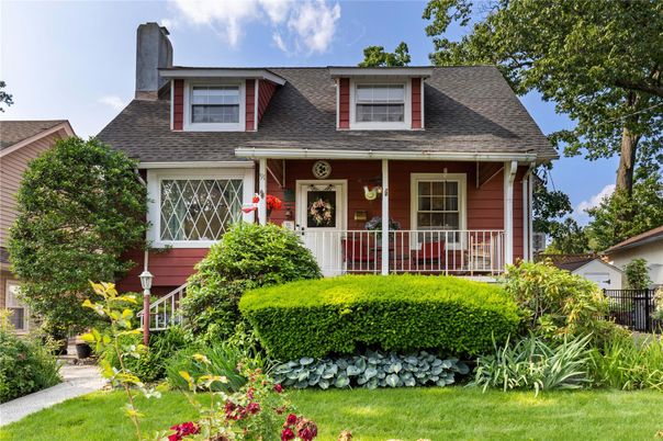 Exterior, Facade, Cape Cod