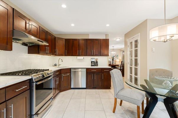 Dining room, Interior, Kitchen, Pendant Lights, Recessed Lighting, Stainless Steel Appliances
