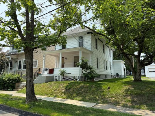 Backyard, Exterior, Facade, Queen Anne Victorian