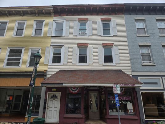 Exterior, Facade, Rowhouse