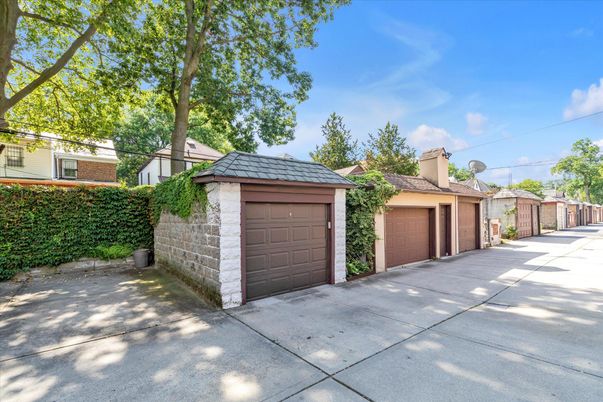 Detached Garage, Exterior