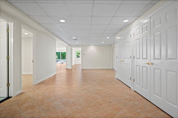 Empty room, Interior, Recessed Lighting