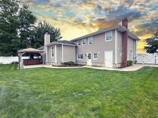 Backyard, Exterior, Hot Tub
