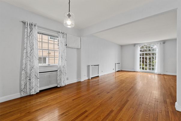 Empty room, Interior, Pendant Lights, Wood Texture Flooring