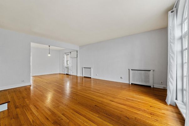 Empty room, Interior, Pendant Lights, Wood Texture Flooring