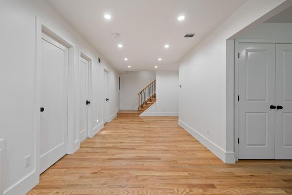 Interior, Recessed Lighting, Wood Texture Flooring