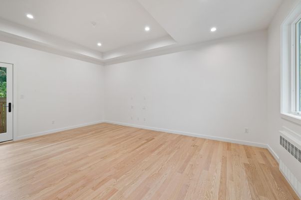Empty room, Interior, Recessed Lighting, Wood Texture Flooring
