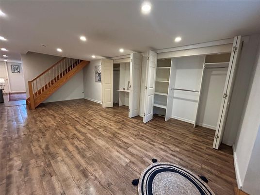 Interior, Recessed Lighting, Wood Texture Flooring