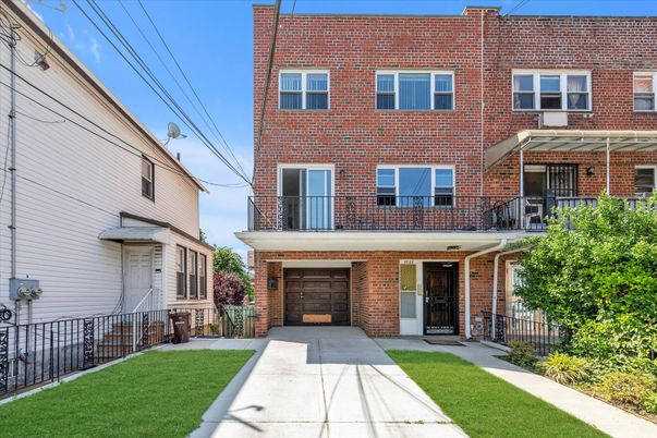 Attached, Exterior, Facade, Brick Facade, Rowhouse