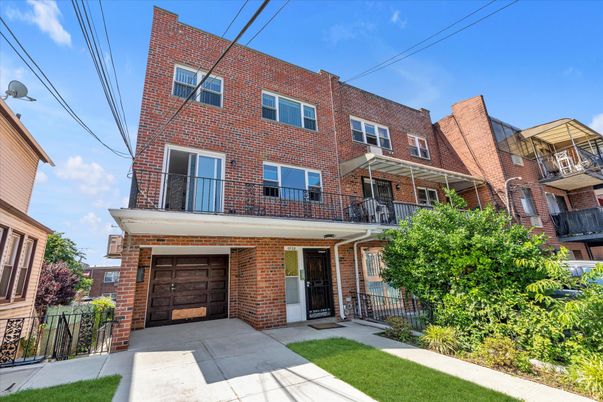 Attached, Exterior, Facade, Brick Facade, Rowhouse
