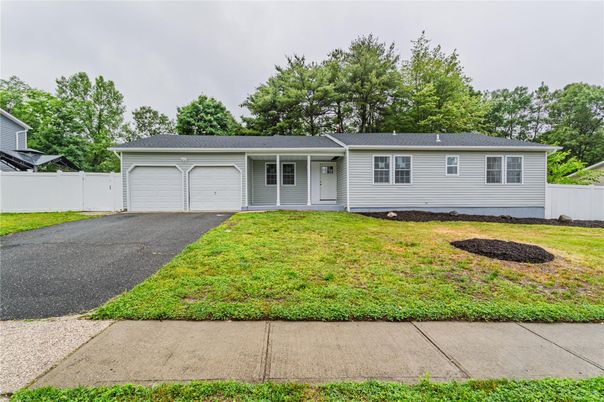 Attached, Exterior, Facade, Ranch