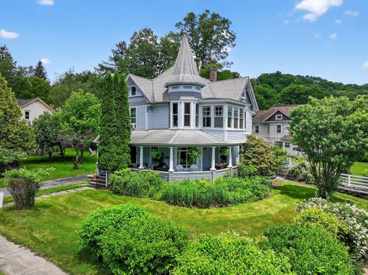 Backyard, Exterior, Facade, Queen Anne Victorian