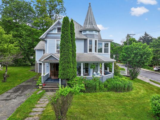 Exterior, Facade, Queen Anne Victorian