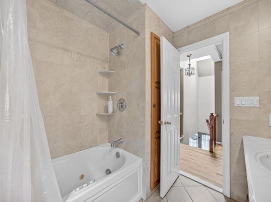 Bathroom, Interior, Pendant Lights, Wood Texture Flooring