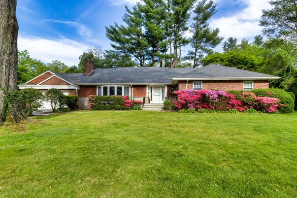 Backyard, Exterior, Facade, Brick Facade, Ranch