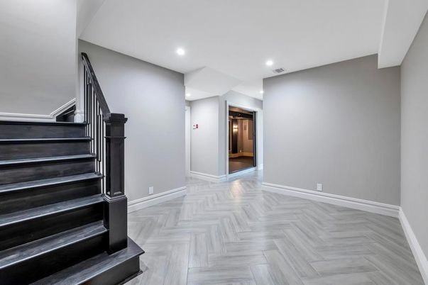 Interior, Recessed Lighting, Wood Texture Flooring