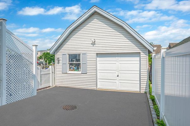 Detached Garage, Exterior