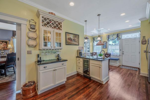 Dining room, Interior, Kitchen, Pendant Lights, Recessed Lighting, Wood Texture Flooring