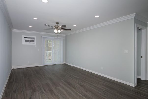 Empty room, Interior, Recessed Lighting, Wood Texture Flooring