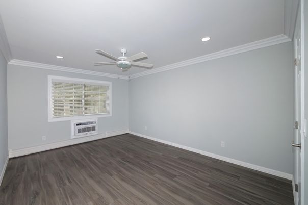 Empty room, Interior, Recessed Lighting, Wood Texture Flooring