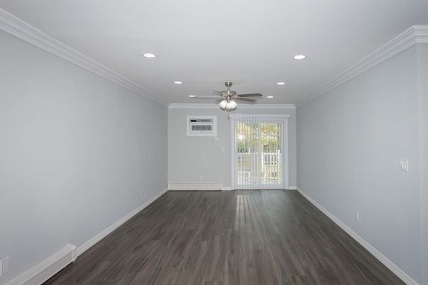 Empty room, Interior, Recessed Lighting, Wood Texture Flooring