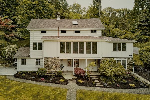Exterior, Facade, Farmhouse