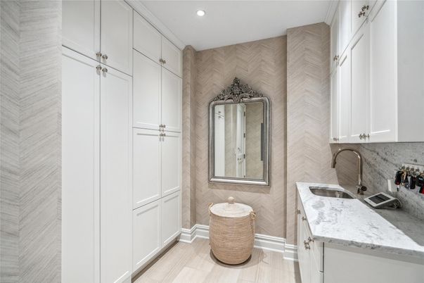 Bathroom, Interior, Recessed Lighting, Wood Texture Flooring