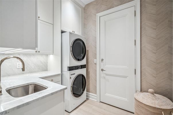 Interior, Washer, Wood Texture Flooring