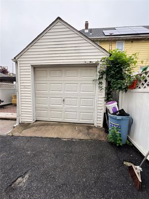 Detached Garage, Exterior