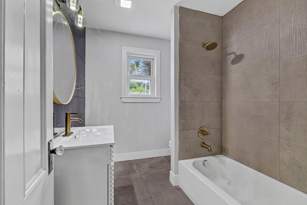 Bathroom, Interior, Recessed Lighting