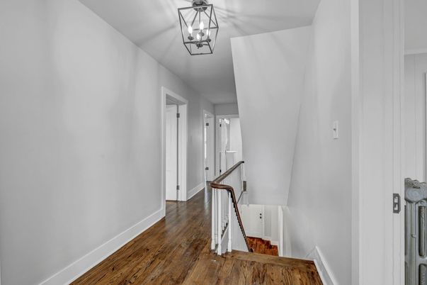 Interior, Pendant Lights, Wood Texture Flooring