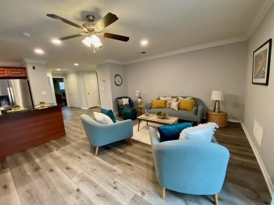 Interior, Living room, Recessed Lighting, Wood Texture Flooring