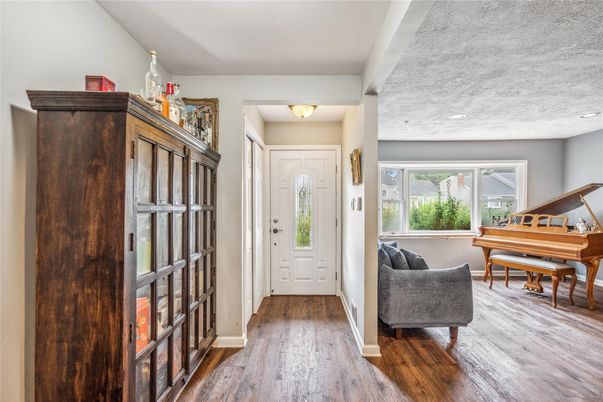 Interior, Piano, Recessed Lighting, Wood Texture Flooring
