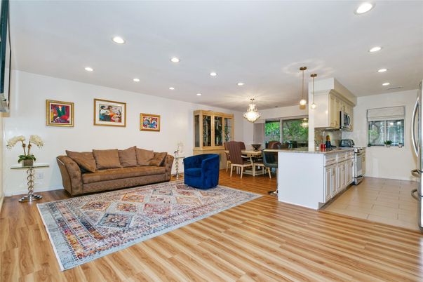 Chandelier, Dining room, Interior, Kitchen, Pendant Lights, Recessed Lighting, Wood Texture Flooring