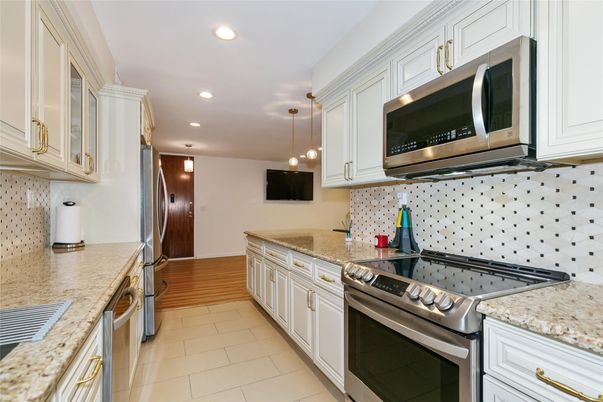 Interior, Kitchen, Pendant Lights, Recessed Lighting, Stainless Steel Appliances