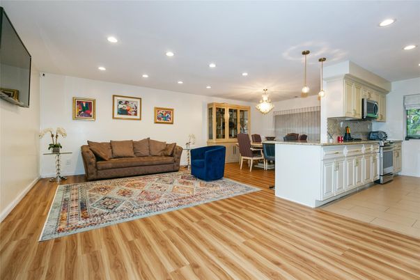 Chandelier, Dining room, Interior, Kitchen, Pendant Lights, Recessed Lighting, Wood Texture Flooring