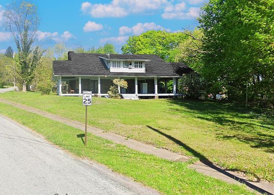 Exterior, Facade, Cape Cod