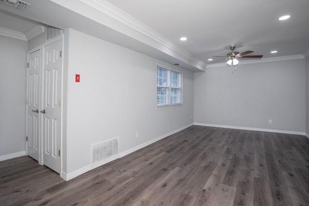 Empty room, Interior, Recessed Lighting, Wood Texture Flooring