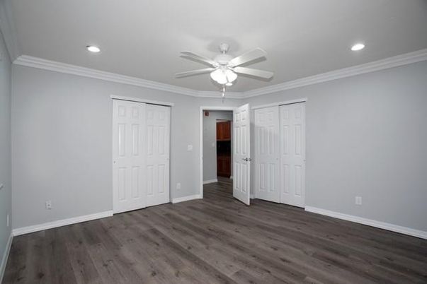 Empty room, Interior, Recessed Lighting, Wood Texture Flooring