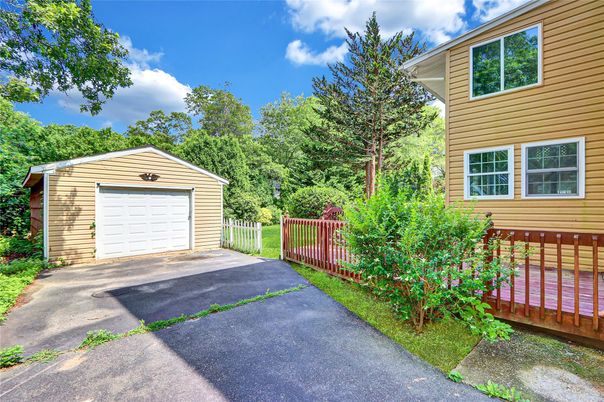 Detached Garage, Exterior