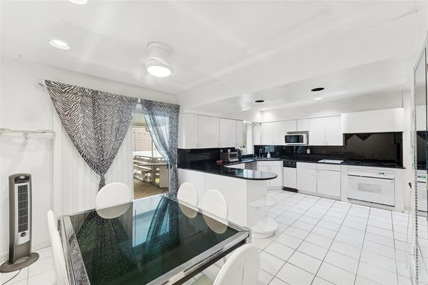 Dining room, Interior, Kitchen, Recessed Lighting