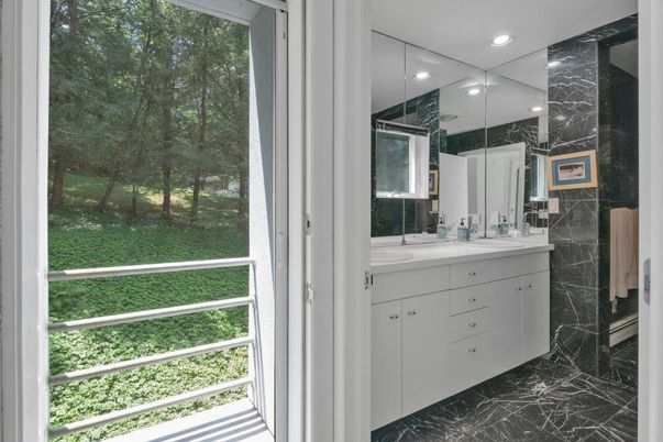 Bathroom, Interior, Marble, Recessed Lighting