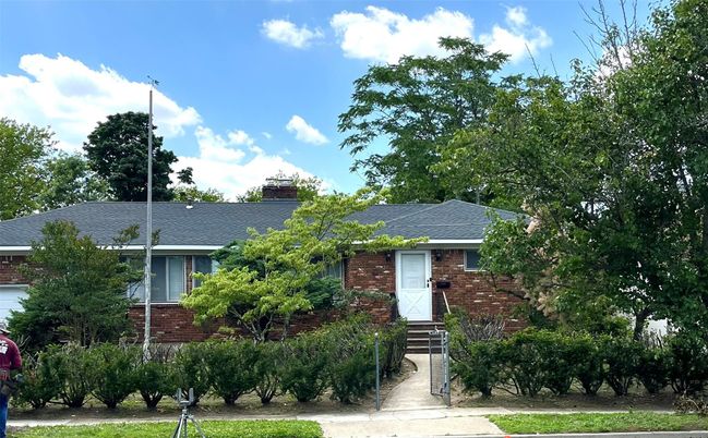 Exterior, Facade, Brick Facade, Cape Cod