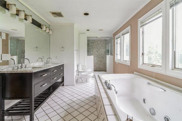 Bathroom, Dual Sink Vanities, Interior, Recessed Lighting