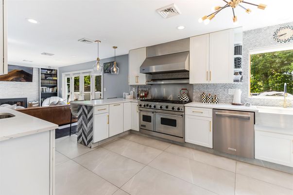 Dining room, Interior, Kitchen, Pendant Lights, Recessed Lighting, Stainless Steel Appliances