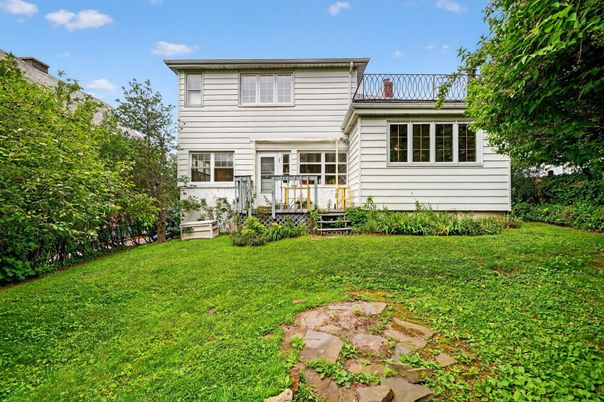 Backyard, Exterior, Facade, Split Level