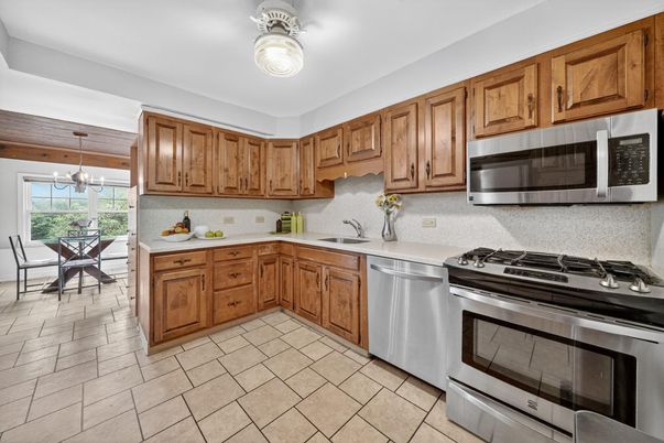 Dining room, Interior, Kitchen, Pendant Lights, Stainless Steel Appliances, Wooden Ceilings