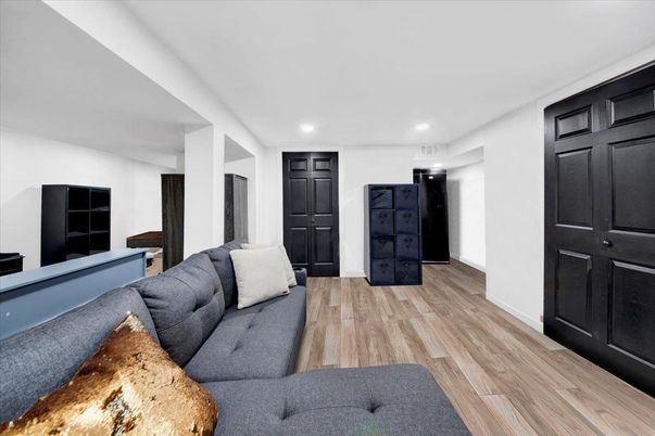 Interior, Recessed Lighting, Wood Texture Flooring