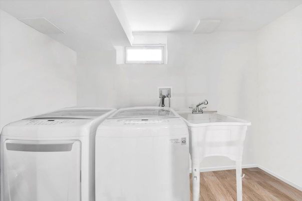 Interior, Washer, Wood Texture Flooring