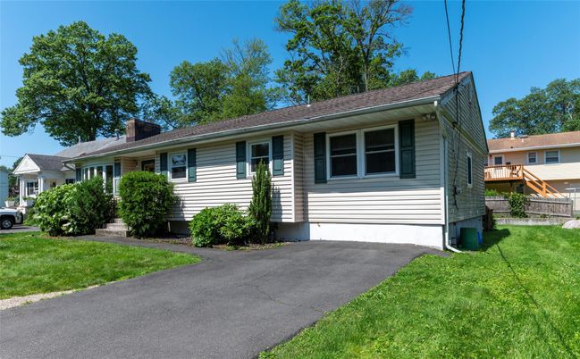 Exterior, Facade, Cape Cod
